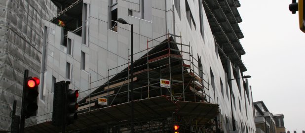 Scaffolding Collapses onto street in North London Scaffolding Collapses onto street in North London